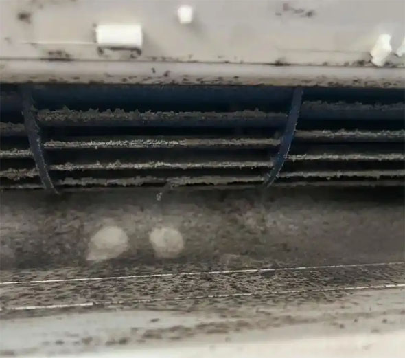 红星空调吹的风有股烧焦味是怎么回事